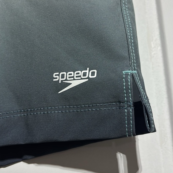 Speedo Tech Volley UPF 50+ lined,water repel,stretch, 2 hip,1 zipper back pocket - Picture 4 of 12